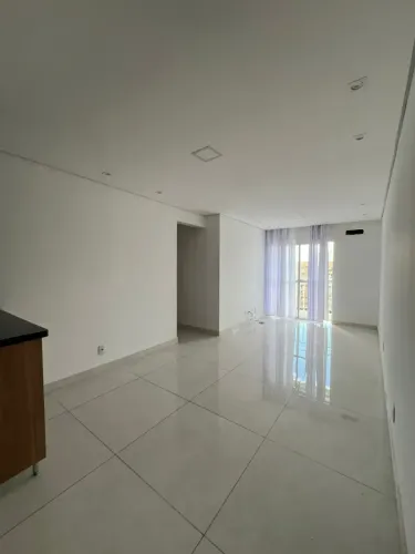 Apartamento para alugar com armários planejados e 3 quartos e 1 suíte e sacada 2 vagas de 
