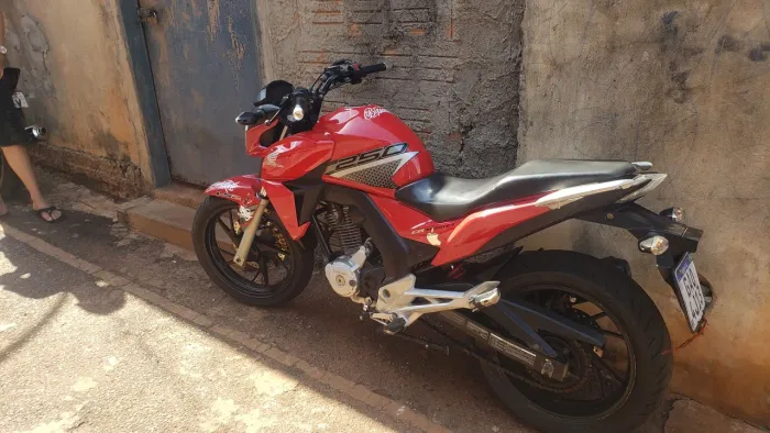 Vendo ou troco por carro moto ta bem conservada com 41.000 km rodados