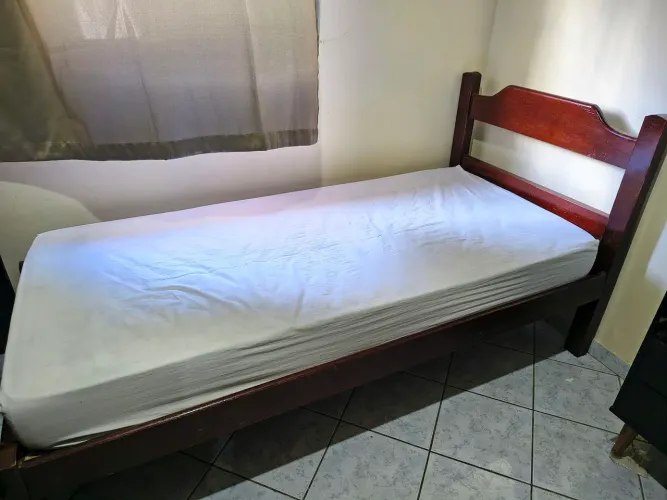 Cama solteiro - madeira maciça + colchão Castor D45
