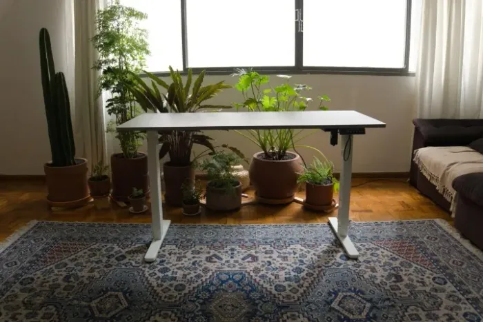 Mesa com regulagem de altura
