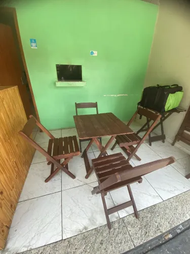 Jogo de Mesa de Madeira com 4 Cadeiras - Excelente Estado $280