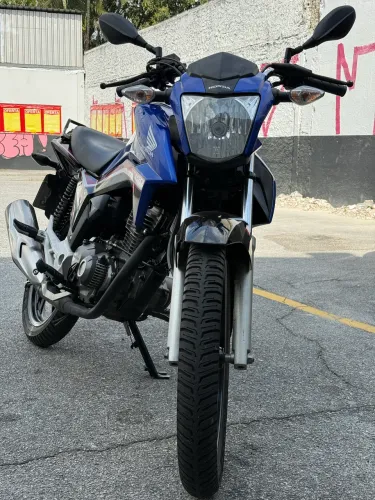 Titan 160 edição especial Honda 40 anos