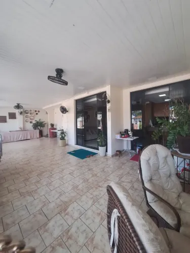 Vendo excelente casa no Cj Médici 2 (Marambaia), c/ 4 quartos, sendo 1 suíte, quintal e 2 