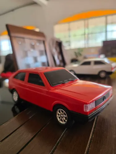 Brinquedo vintage VW Gol quadrado miniatura em plástico vermelho original 1990 21cm