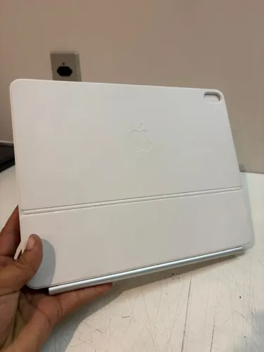 MAGIC KEYBOARD IPAD AIR 13"