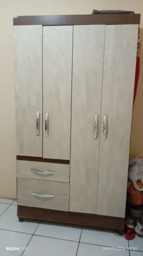 Guarda - roupa e cômoda