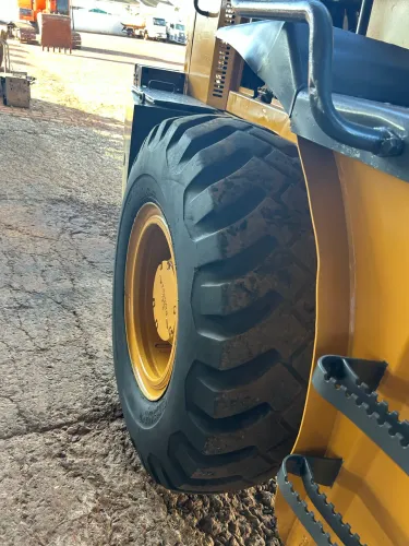 Pá Carregadeira LONKING 835e