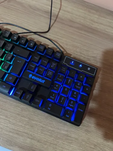 Teclado Semi-Mecanico RGB