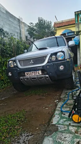 Mitsubishi L200 Outdoor HPE 2.5 4X4 CD T.dies. Mec. 2011