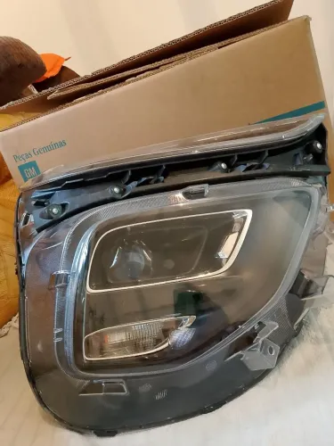 Farol Chevrolet Montana moderno 2023/26 Full LED direito