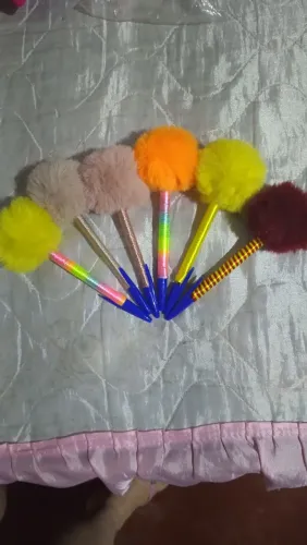 Kit com 6 canetas pompom