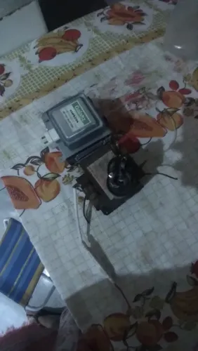 Venda-se um magnetron, capacitor e um transformador de alta tensão de