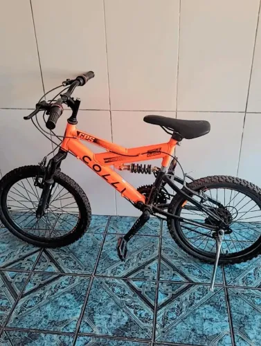 Bicicleta com 6 meses de uso pneu de fábrica