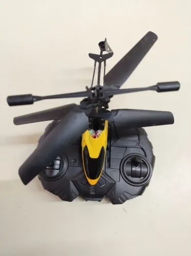 Helicóptero com controle 