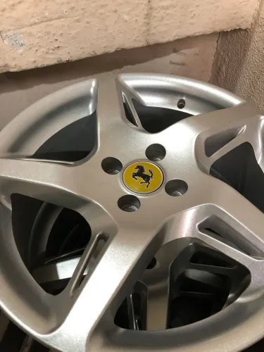 Jogo de rodas aro 17 Ferrari 4x100 por 3390$ as 4 novas em até 12x