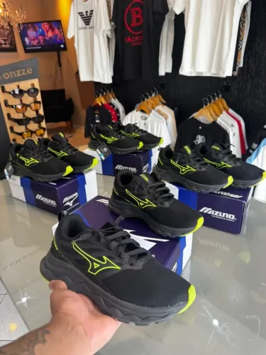 Tenis Esportivo Masculino - Preto com verde neon