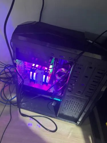 PC Gamer - Ryzen 5 1600 AF RX 7600 Gigabyte