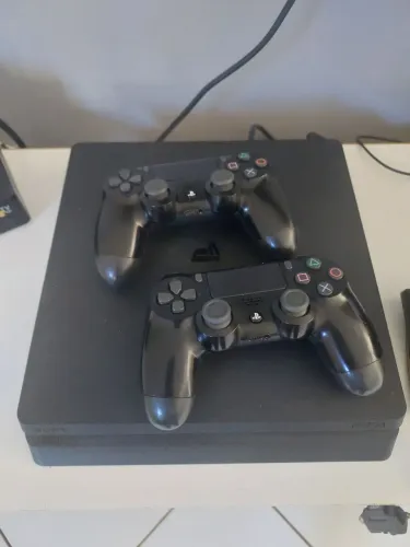 Ps4 Slim 1 TB 2 controles originais