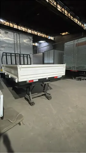 Carroceria de aço HR Bongo 2,90x1,76x0,40 muito boa leia descrição 