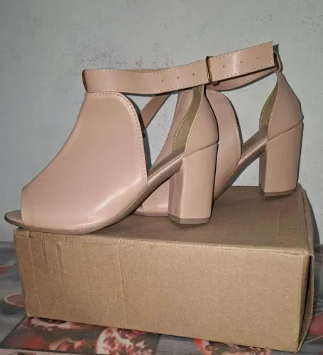 Vendo esse salto da Marca "Zamarine".