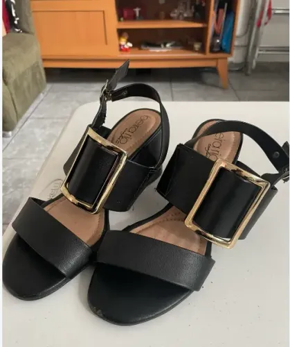 Sandália tam 35