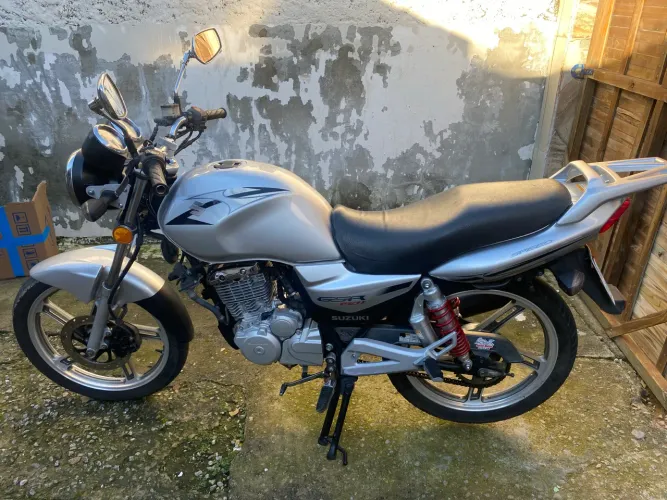 Suzuki gsr 150