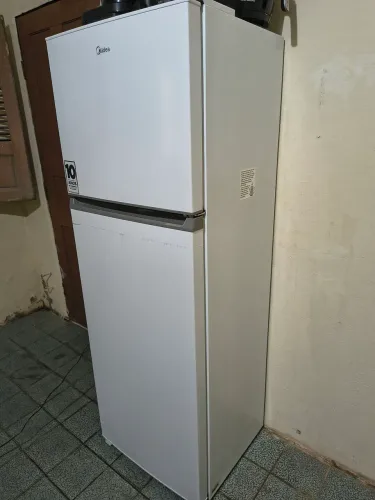Geladeira Midea