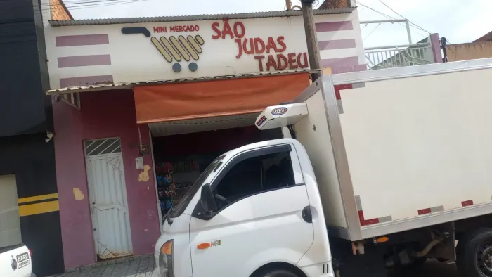 Baú HR refrigerado troca por carga seca