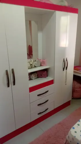 Guarda roupa semi novo