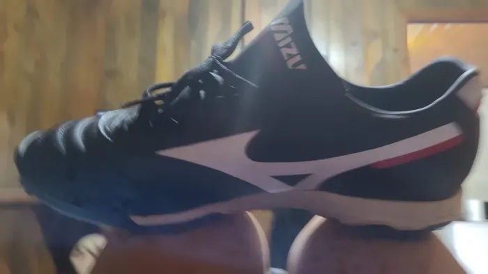 Chuteira society mizuno 