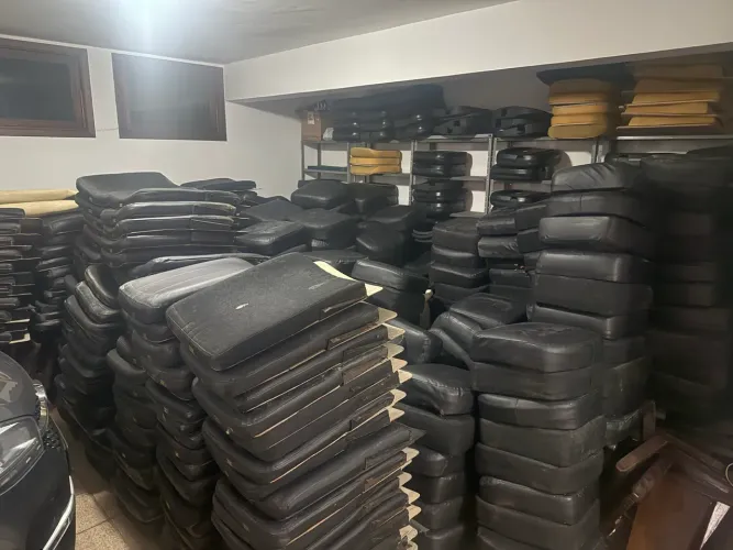 Lote de cadeiras poltronas para teatro, igrejas, auditórios, cinemas 