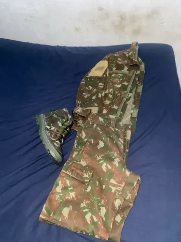 Uniforme Militar camuflado completo