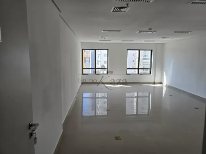 Oportunidade - Sala Comercial - Parque Residencial Aquarius - Edificio New Worker Tower -
