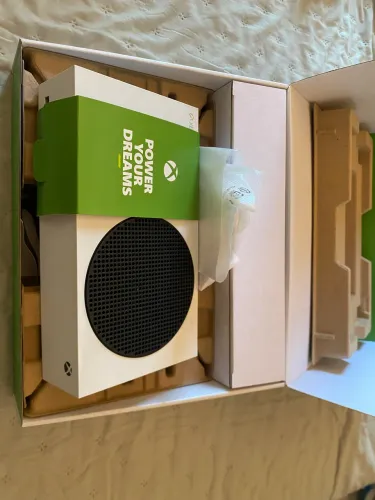 Xbox Series S 512GB Branco - Completo, com 2 Controles e Revisão Recente