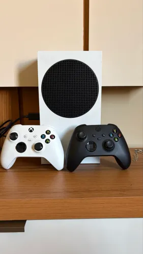 Xbox series S com 2 controles 512gb