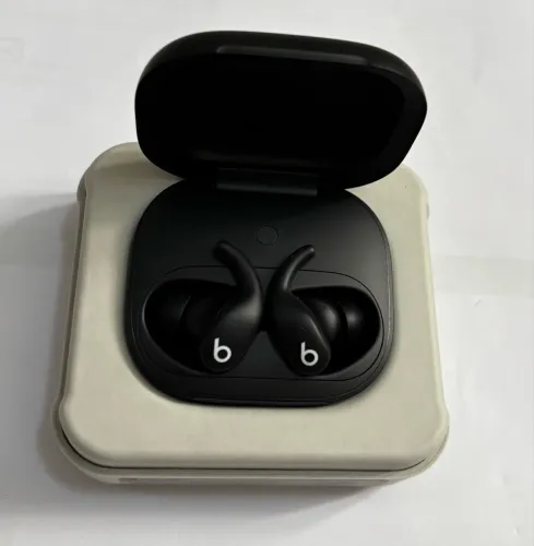 Beats Powerbeats Fit 