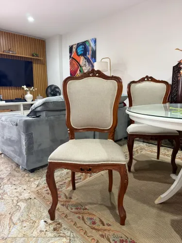 Cadeira madeira com estofado jantar