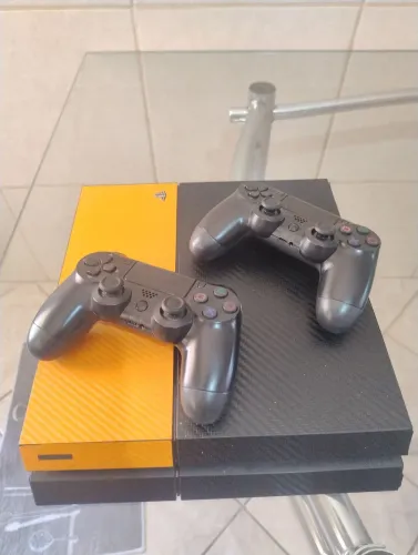 PlayStation 4 (500 GB)