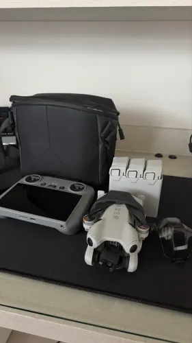DJI Mini 4 Pro Fly More Combo + 3 Baterias + Controle com Tela + Extras