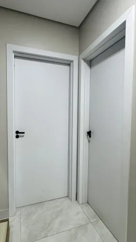 Portas de abrir. De quarto e banheiro. MDF.