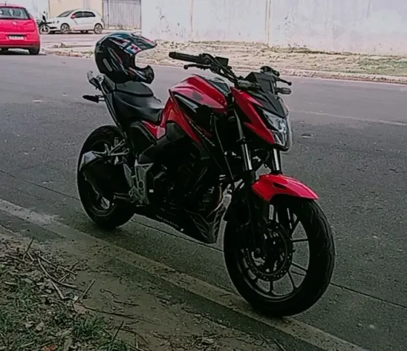 Vende -se ou troco por uma cb650r ou f