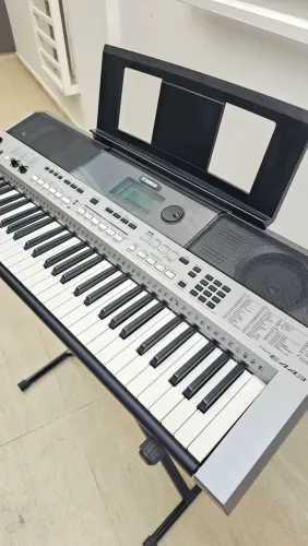 Teclado Yamaha PSR-E443 - Impecável! Ideal para Iniciantes! PARCELO NO CARTÃO!!!