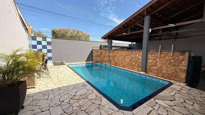Casa com piscina, 3 dorm., sendo 1 suíte, churrasqueira e dependência, à venda R$ 780.000