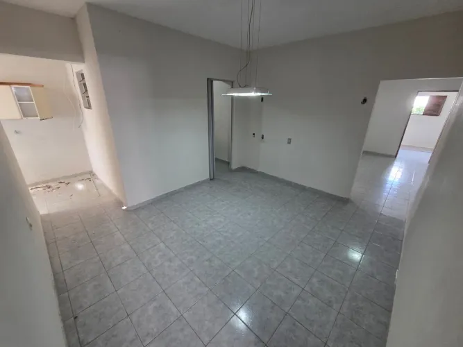 Vendo casa ampla, 04 quartos em Patos - PB, no Bairro da Maternidade.