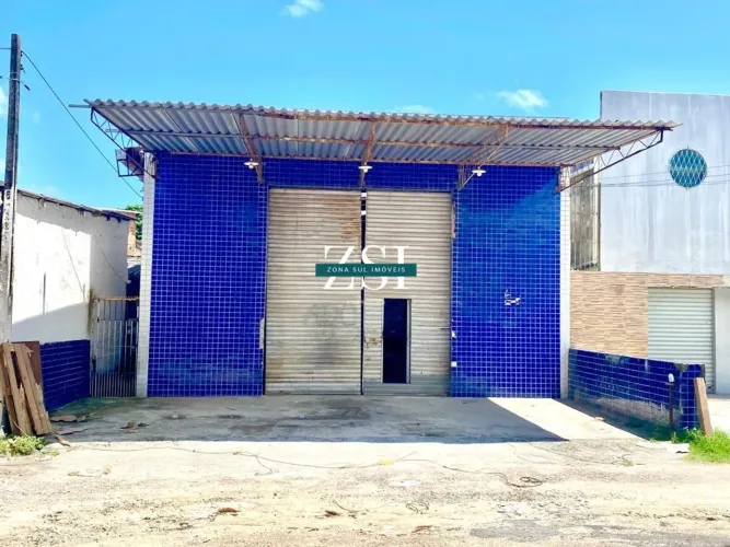 Zona Sul Imóveis vende Galpão comercial próximo a Av Recife à venda com 350m² de área útil