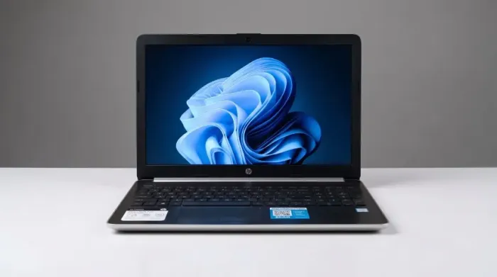 Notebook HP 15 | Intel Core i3 8ª Ger. | SSD 240GB | 4GB RAM | Windows 11 + Pacote Office