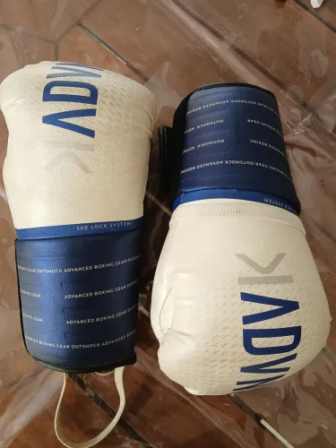 LUVA BOXE e MUAY TAI Outshock ERGO - Tam. 8OZ - em excelente estado