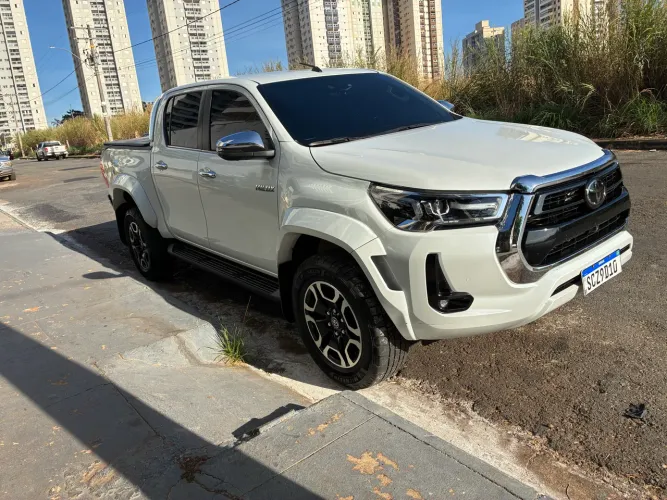 Toyota Hilux CD SRX Plus 4X4 2.8 TDI Die. Aut. 2024