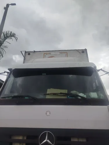 Troco por caminhão baú detrês quarto de 2004 até 3006
