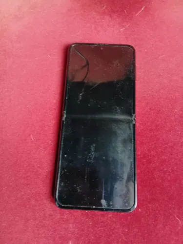 Celular Samsung Flip 4, tela quebrada, mas funciona 